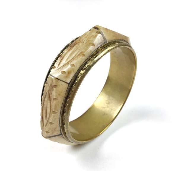 Vintage Large bone off white resin and gold brass bangle - Picture 3 of 6